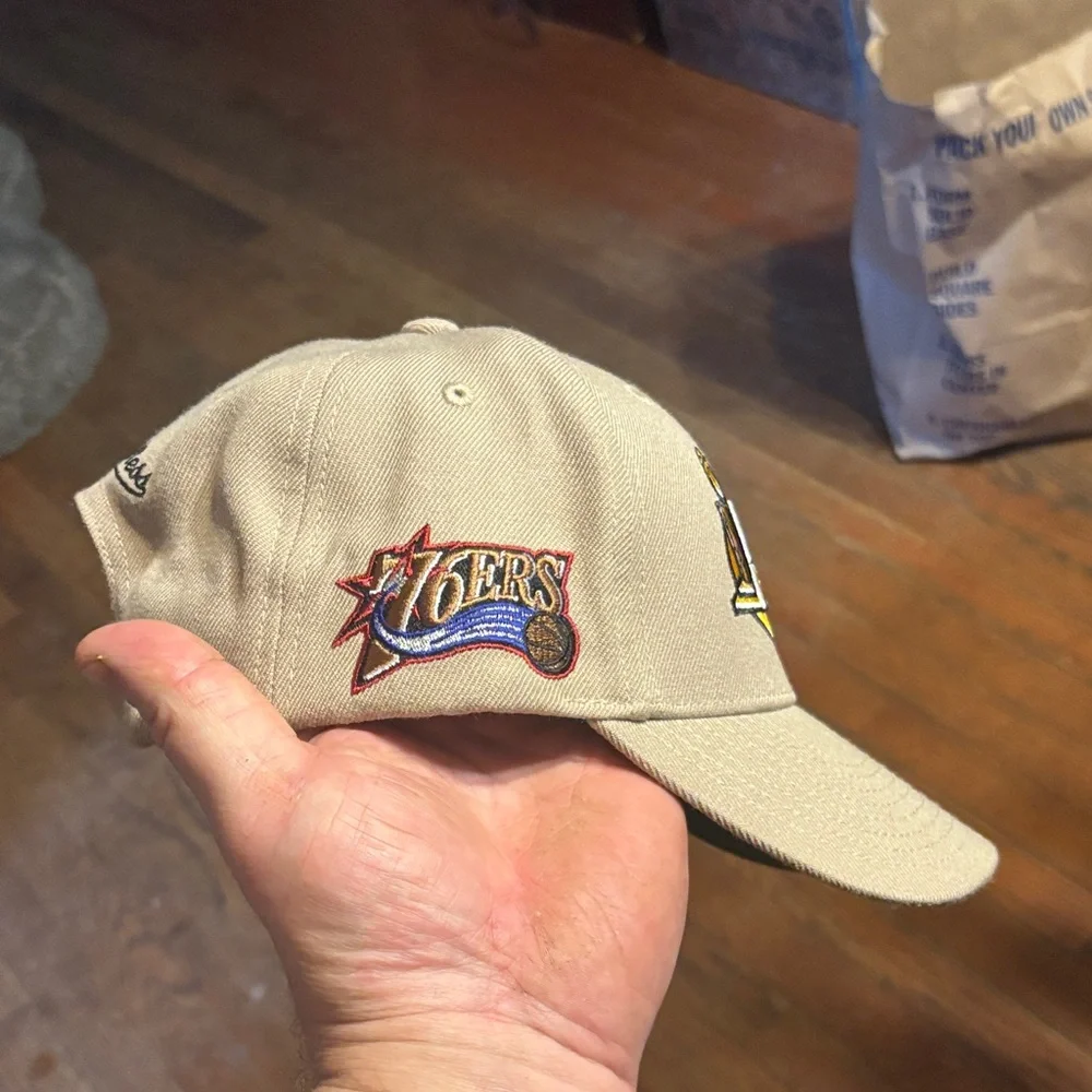 Mitchell & Ness NBA Finals 2001 Tan Hat lakers vs 76ers